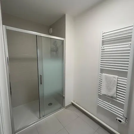 Apartment Cosy 1-bedroom For 4 - Private Underground Parking - 15 Min From Disneyland *